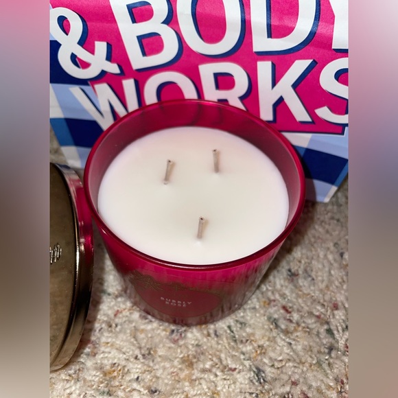 BBW limited edition bubbly rose white barn candle 🕯 - Picture 6 of 6